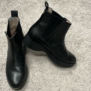 Like New Awesome Louise et Cie Black Leather Ankle Booties